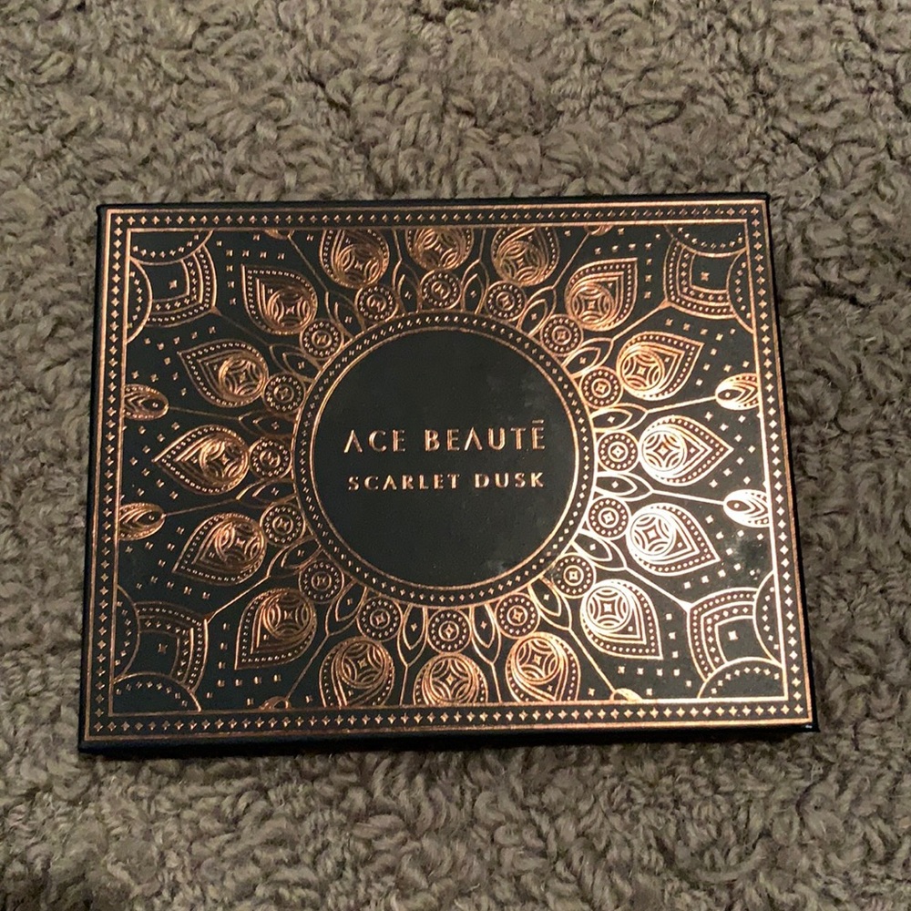 Ace beauty scarlet dusk eye shadows